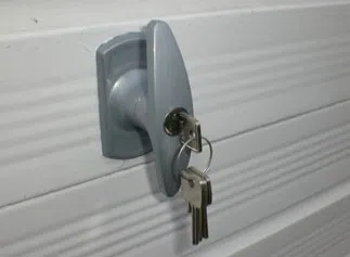 Locksmith Of Hialeah Hialeah, FL 305-307-5667 - 17a-Garage-Door-Locks